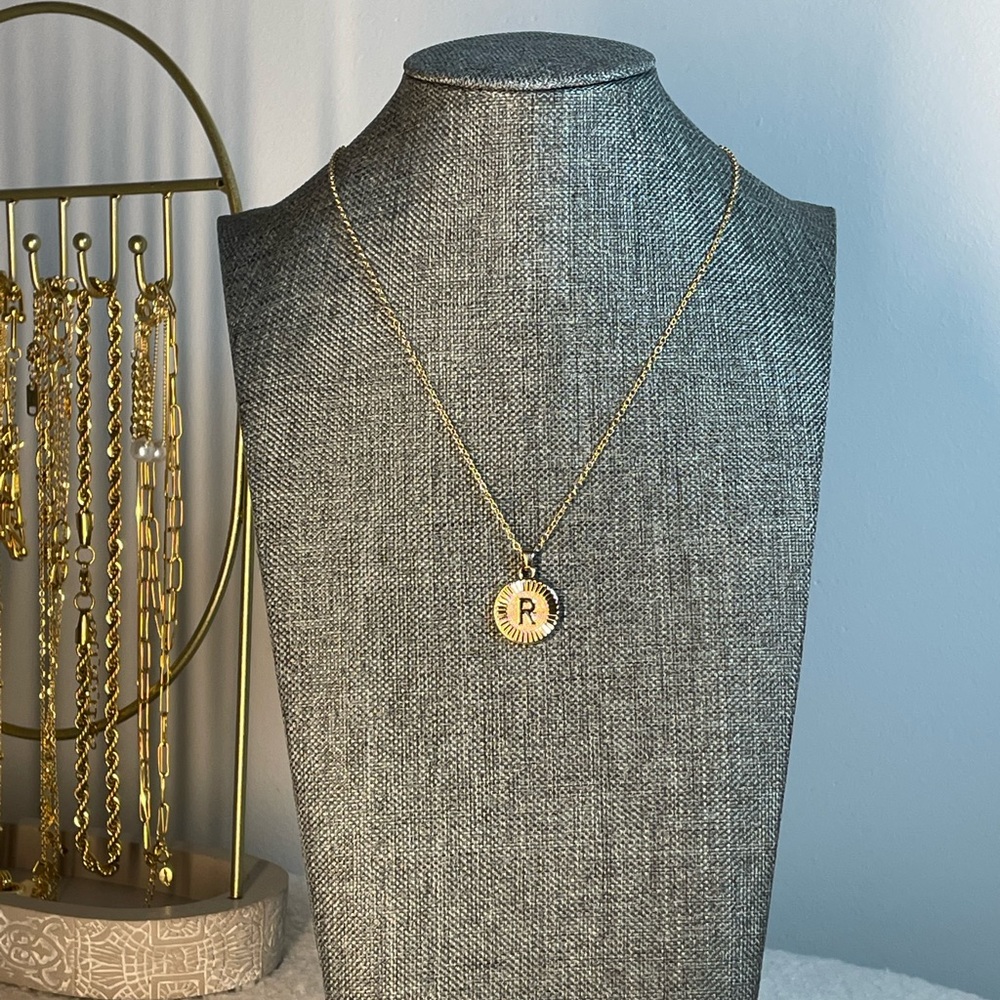 Alpha Coin Necklace - Letter R in Gold - Picture 4 of 8